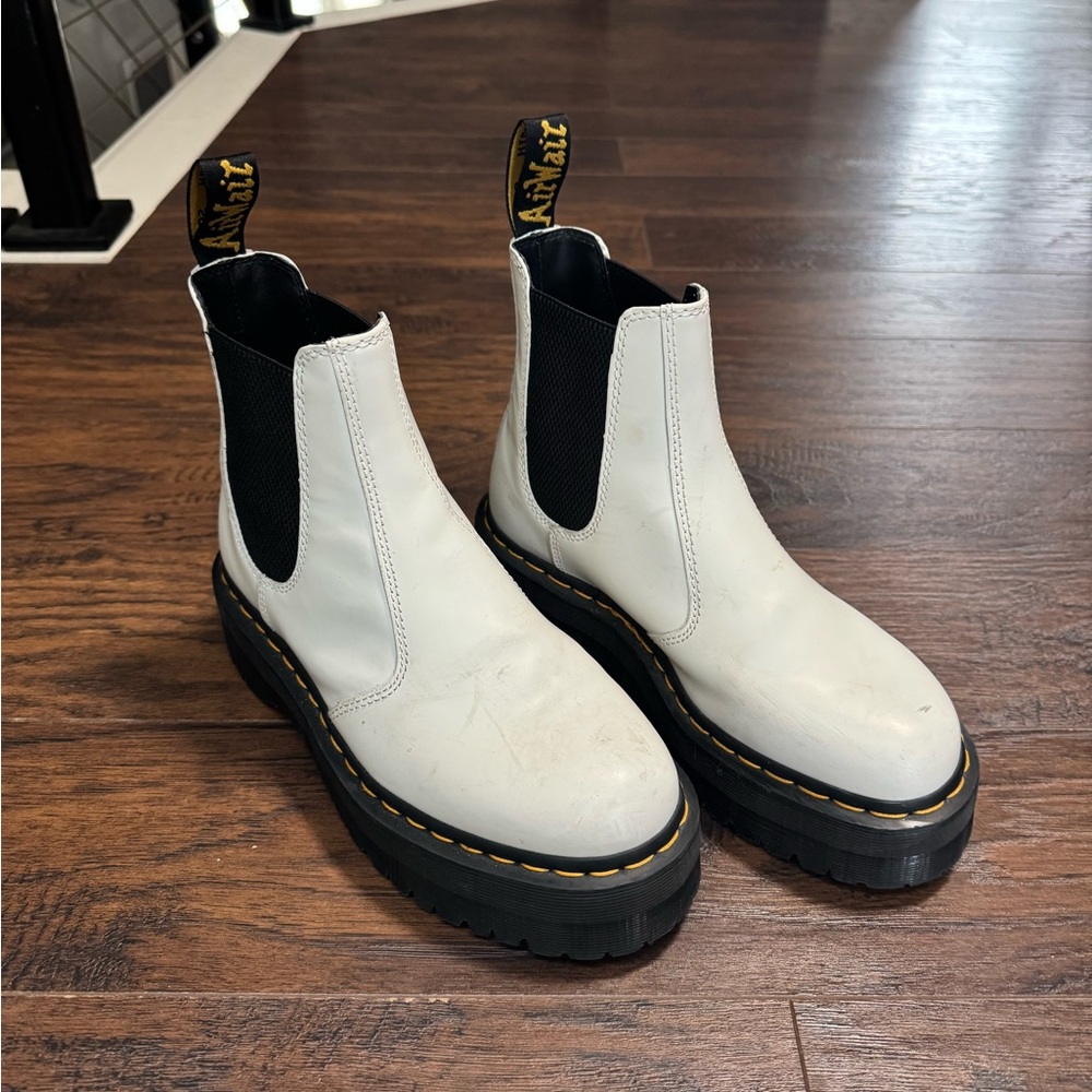 Size 8 White Doc Martens Platform 2976 SMOOTH LEATHER PLATFORM CHELSEA BOOTS